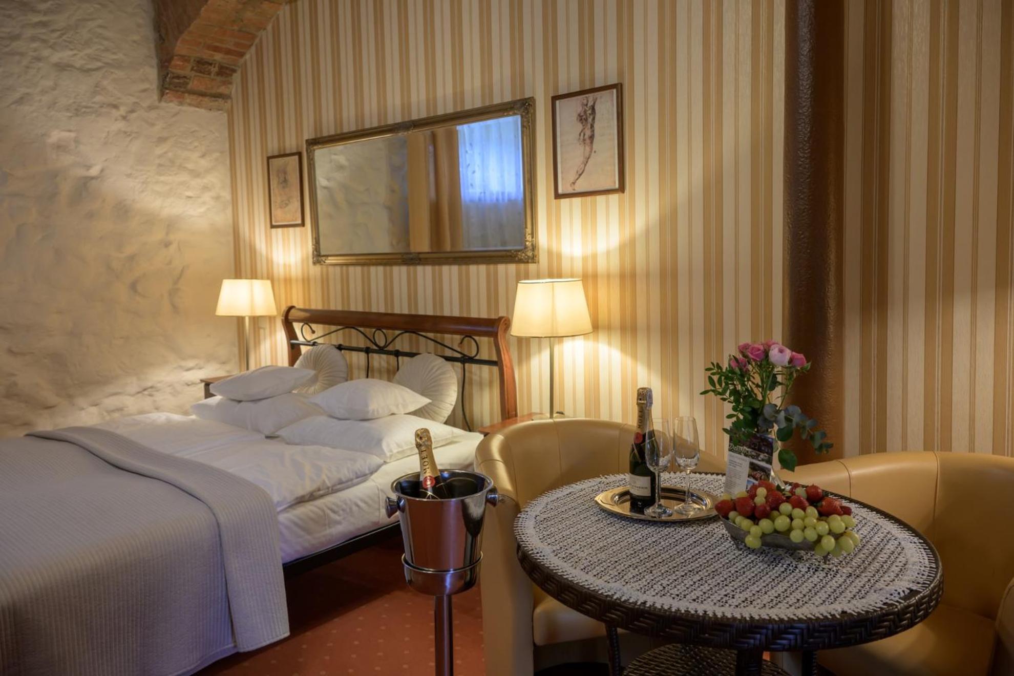 Zabi Dwor - Hotel - Restauracja - Spa Zielona Góra Eksteriør bilde