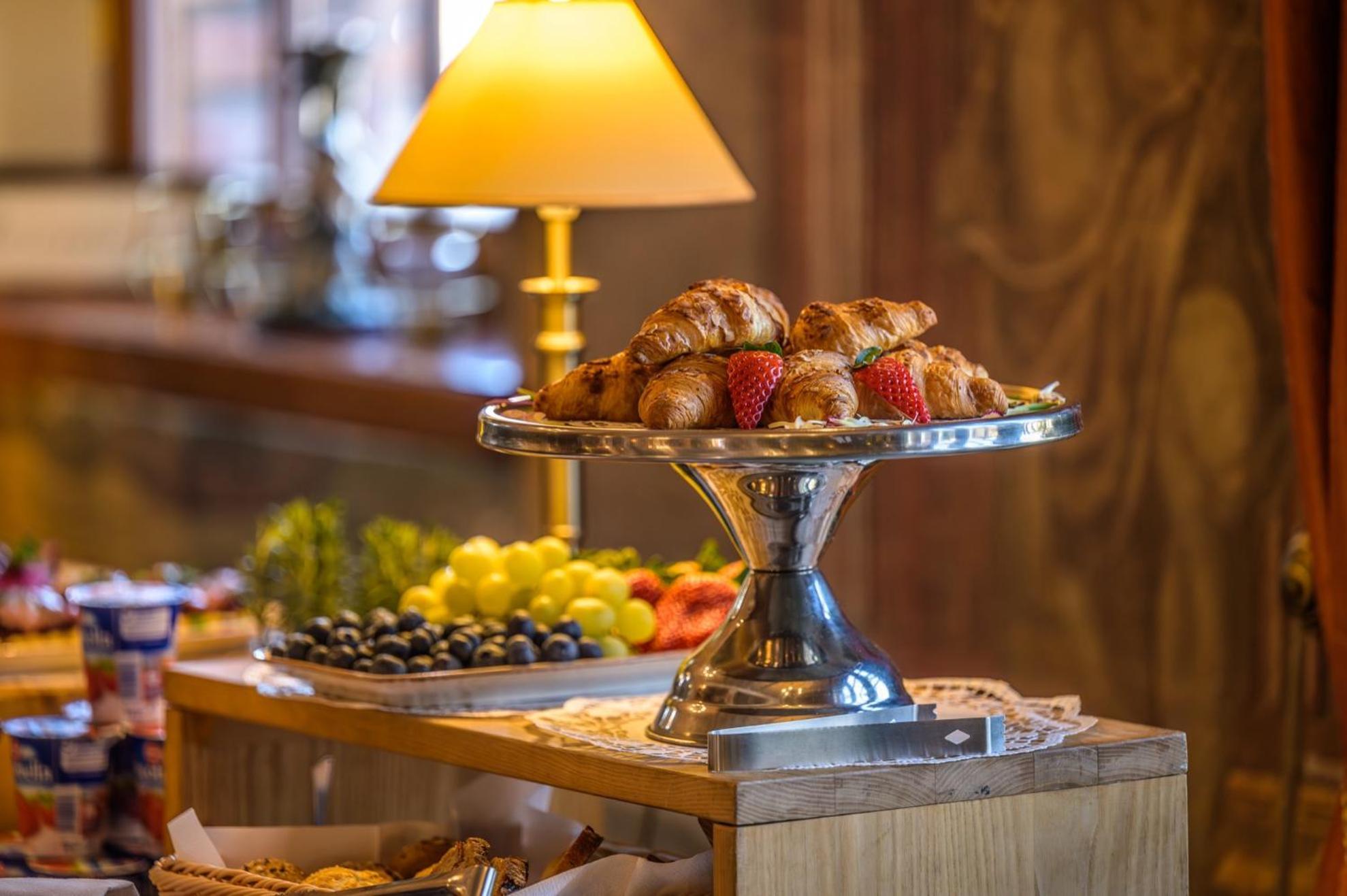 Zabi Dwor - Hotel - Restauracja - Spa Zielona Góra Eksteriør bilde