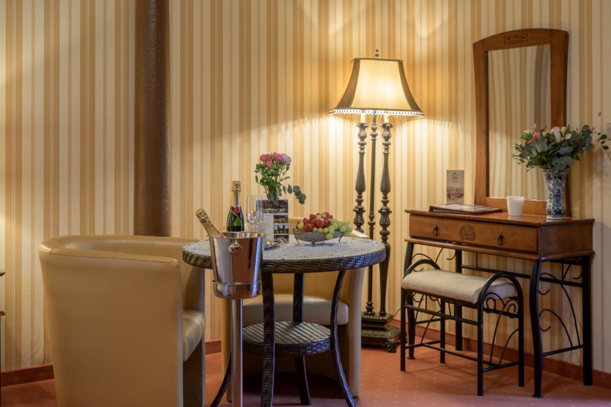 Zabi Dwor - Hotel - Restauracja - Spa Zielona Góra Eksteriør bilde